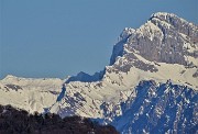 69 Maxi zoom verso la Presolana  (2521 m) versante sud.ovest